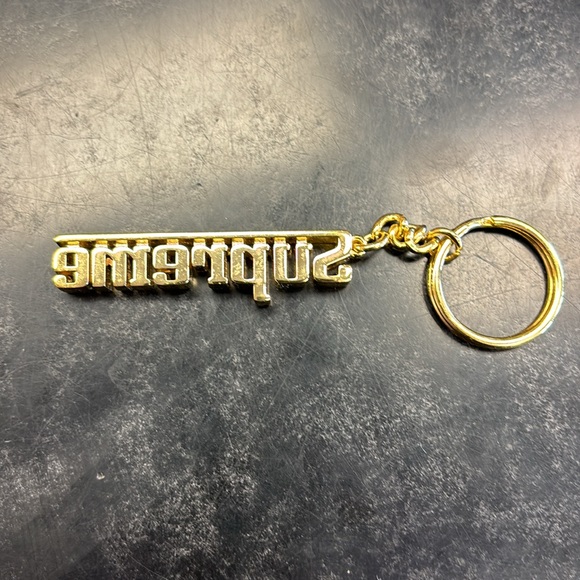 Supreme keychain - Picture 2 of 3